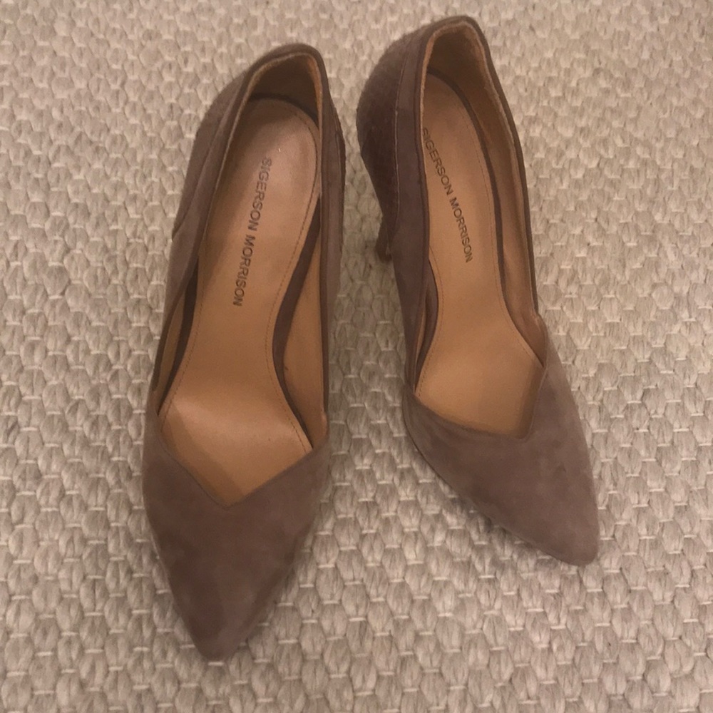 Sigerson Morrison Mauve suede pumps
